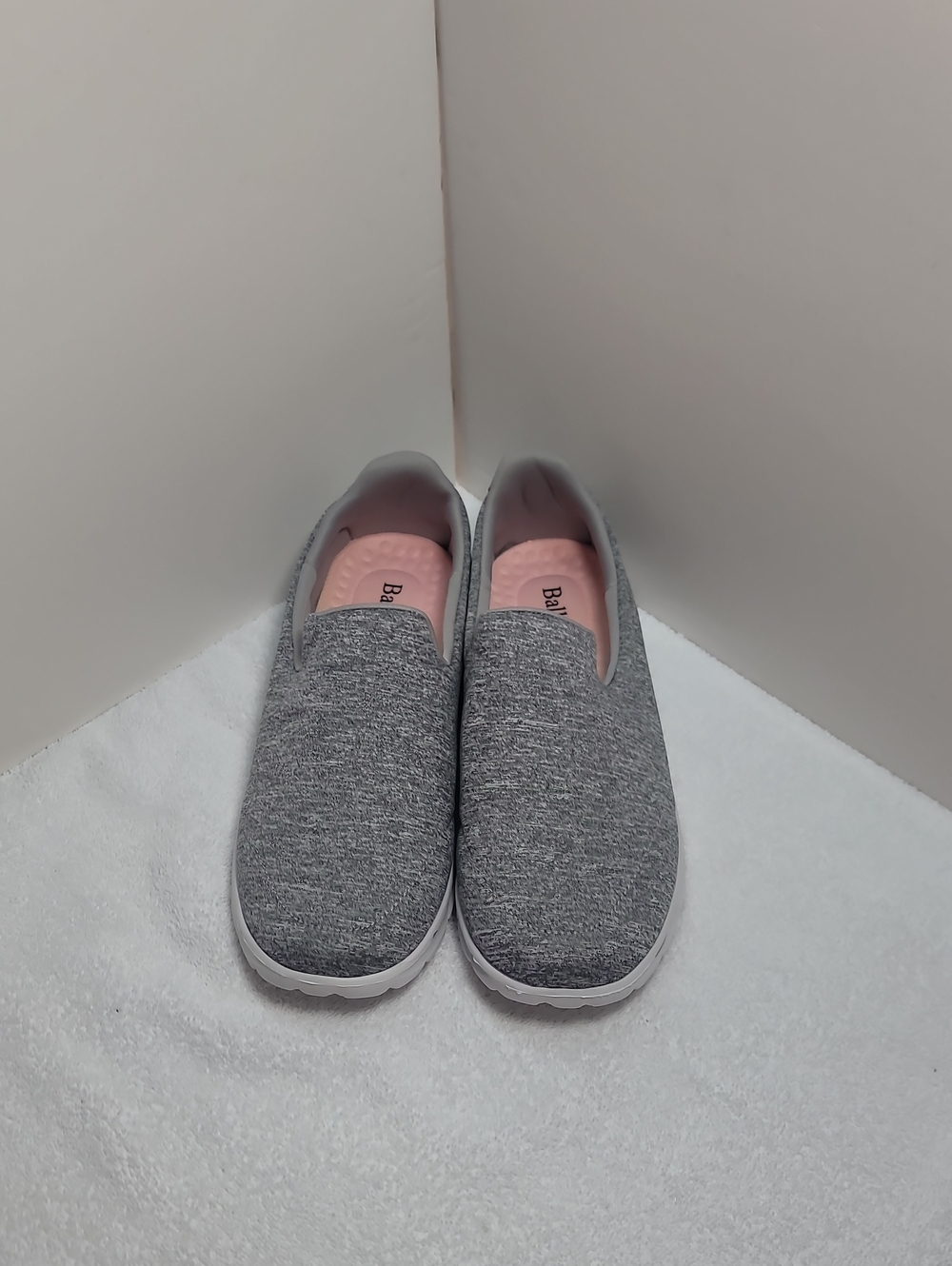 Womens Slippers -11 - NWOT  319